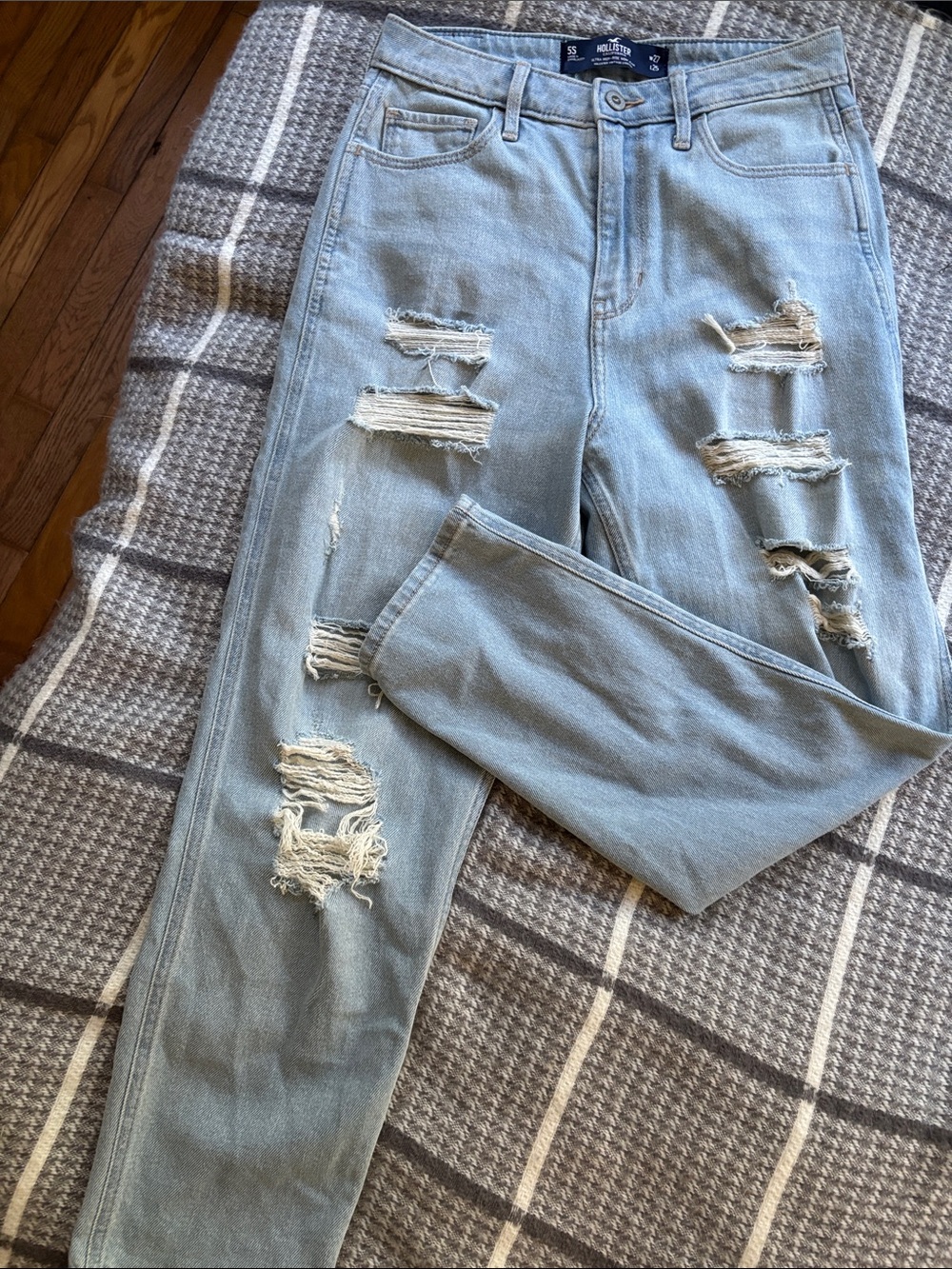 Hollister Light Blue Distressed High-Rise Mom Jeans
